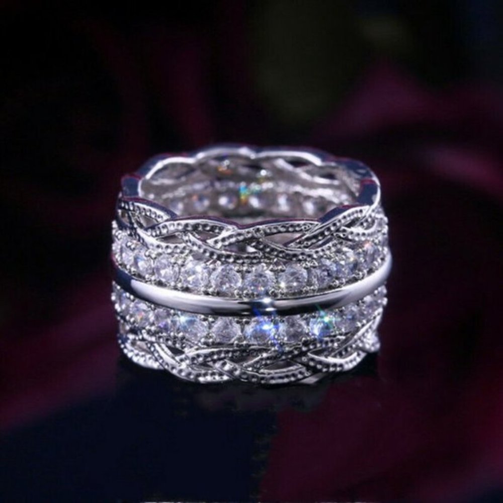 NEW Round Cut Luxury Diamond Ring - Picture 4 of 7
